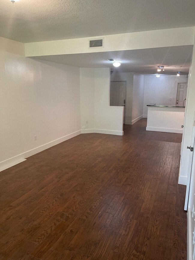 Building Photo - 4189 Crystal Lake Dr