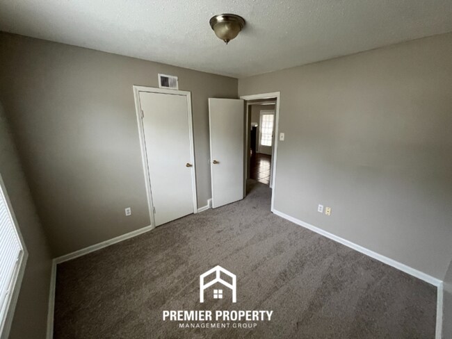 Building Photo - 3199 Maple Hill Dr
