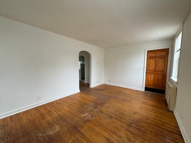 Building Photo - 302 Division St