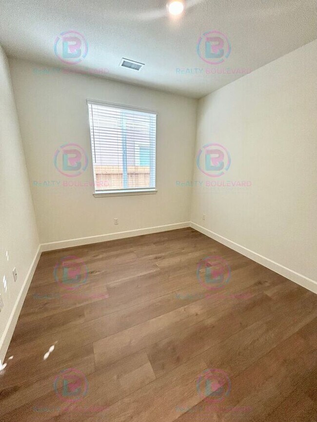 Building Photo - Brand New Home, beautifully designed singl...