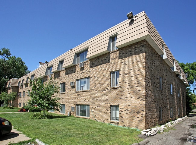 Primary Photo - 1600 Englewood Ave
