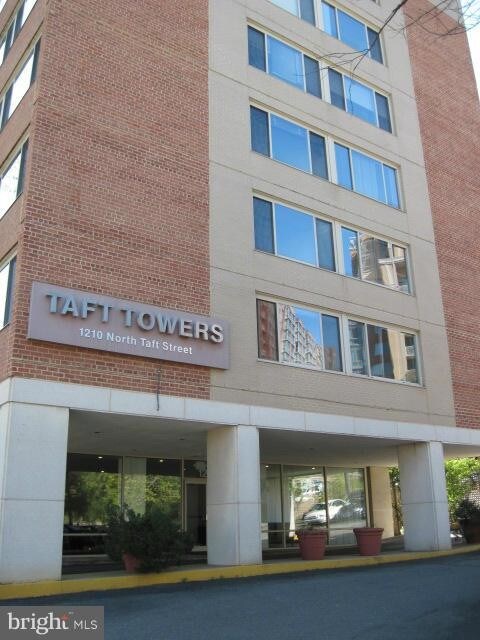Primary Photo - 1210 N Taft St