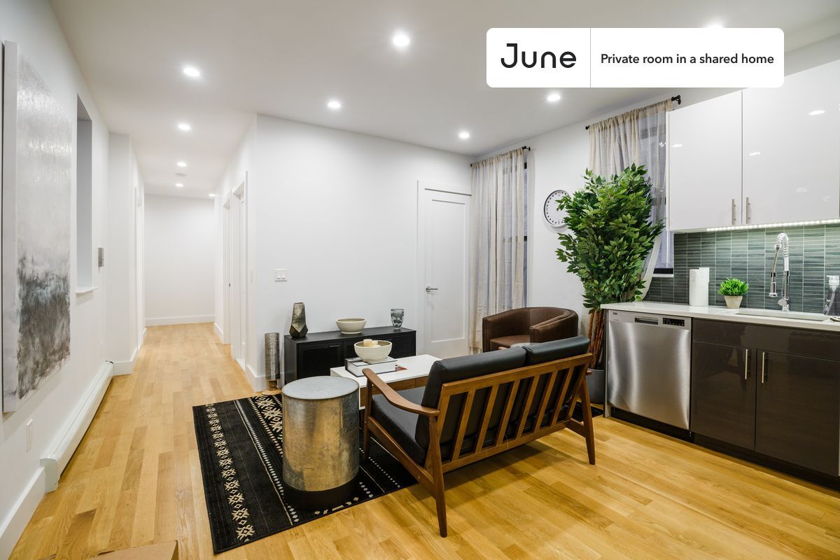 Building Photo - Room in Shared 4 bed/1.5 bath home