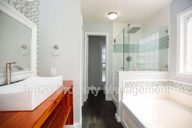 Building Photo - 2809 Dotti Dr