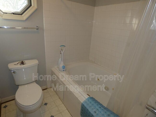 Building Photo - 2623 Van Buren St