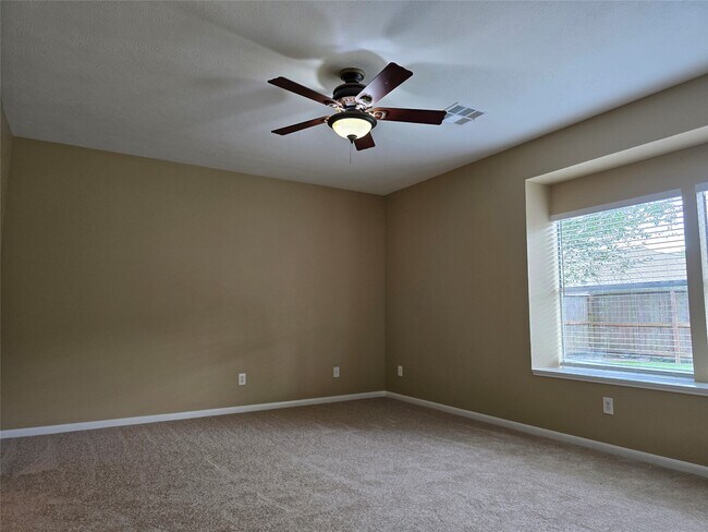 Building Photo - 1820 Branch Hill Dr