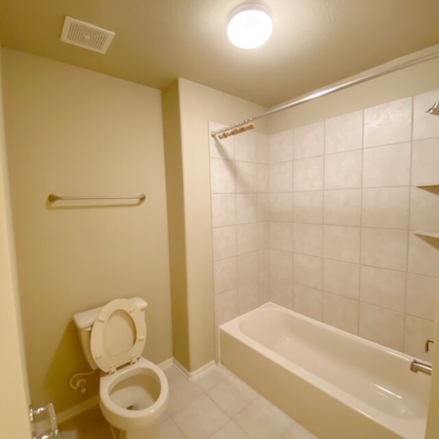 Building Photo - 710 Streamwood Ln
