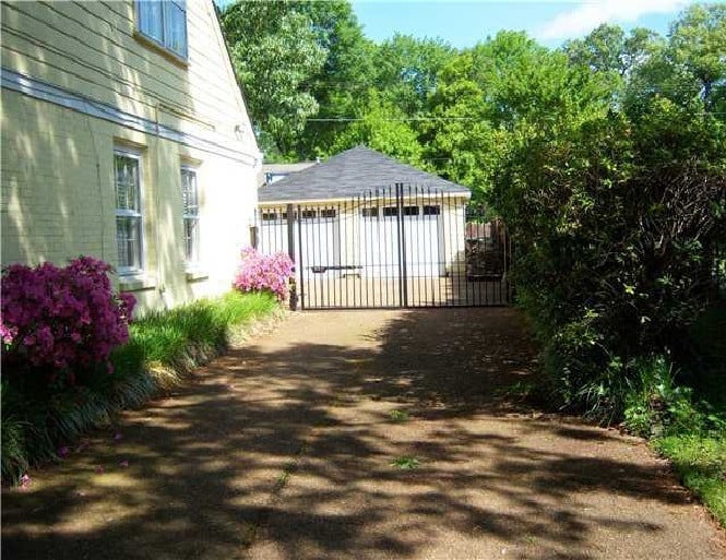 Gated Driveway - 4400 Fair Meadow Rd S