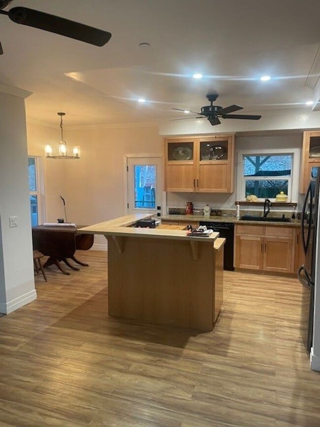 Building Photo - Rural, private 2-story Home