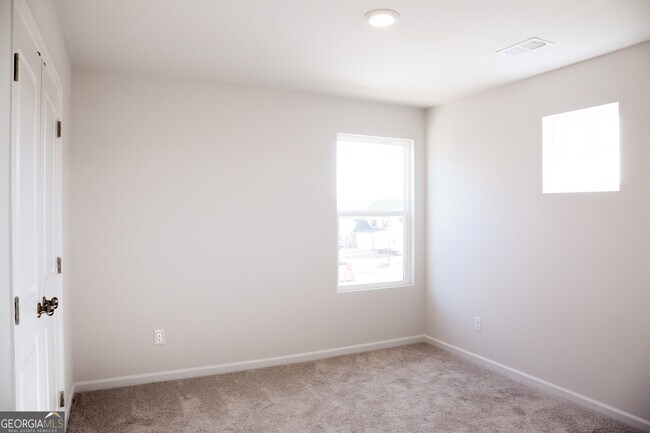 Building Photo - 19 Springwood Ln