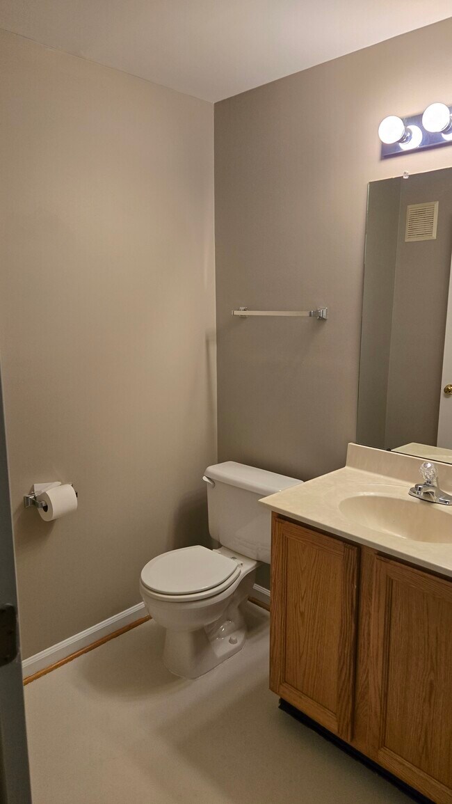 Building Photo - 9443 Birchwood Ln