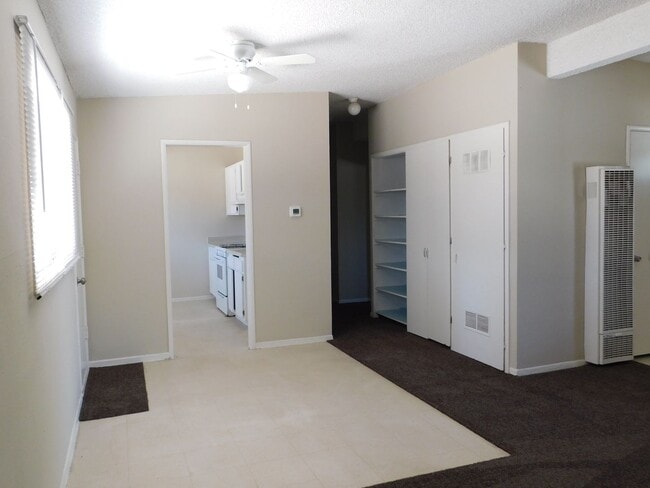 Building Photo - 4BD/2BA In La Mirage. Large Backyard!