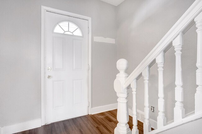 Building Photo - Newly Renovated 4 Bedroom Home in West Lib...