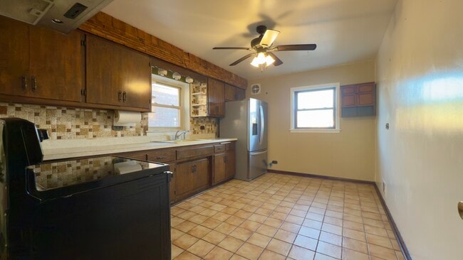 Building Photo - 7127 S Ridgeway Ave