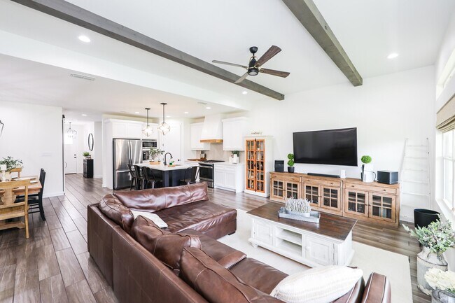 Building Photo - 1419 Calamian Dr