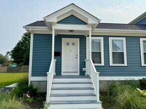 Building Photo - 33 Hoppin Ave