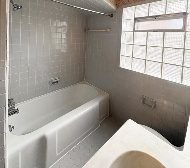 Building Photo - 2332 Nolen Dr