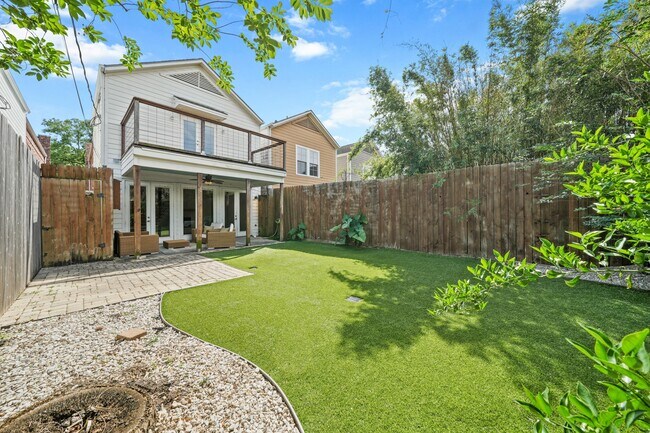 Building Photo - 513 W 22nd St