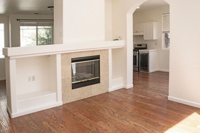 Building Photo - 3 bedroom 2.5 bathroom two-story rental in...