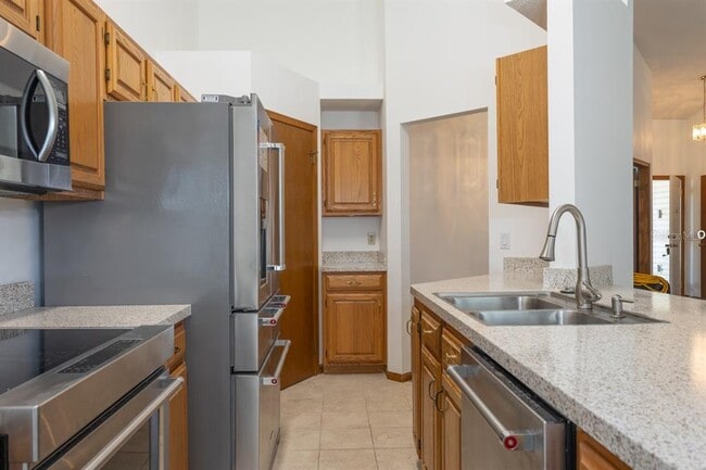 Building Photo - 14180 Hampton Falls Dr N
