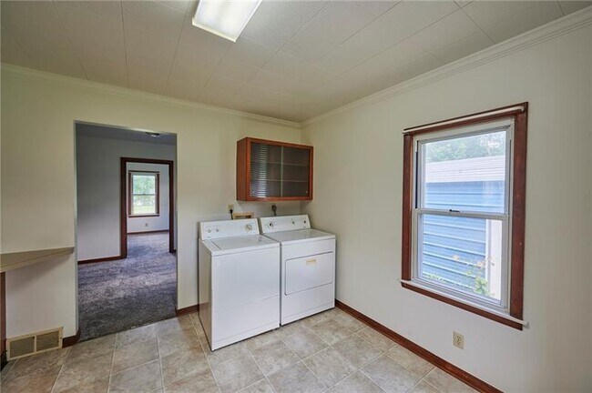 Building Photo - 105 Howard Derrick Ln