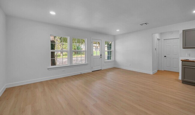Building Photo - Newly remodeled 4BD 3BA Home in Waco