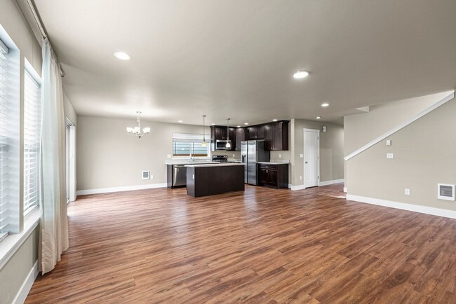 Building Photo - Modern 4-Bed Tacoma Home | Energy Efficien...