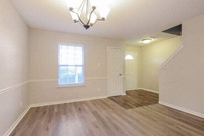 Building Photo - 15007 Redcliff Dr