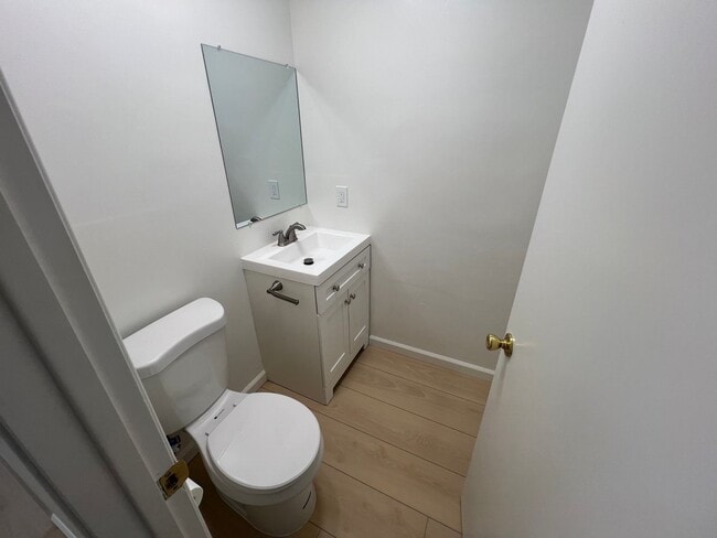 Building Photo - 2110-2112 Town &amp; Country Lane