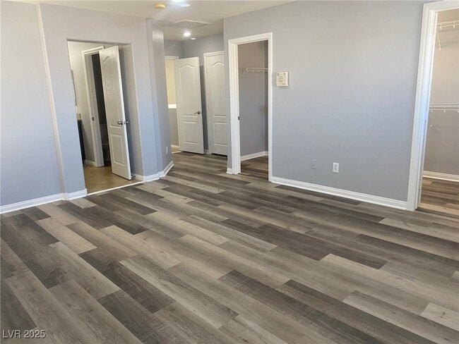 Building Photo - 9541 Vast Valley Ave