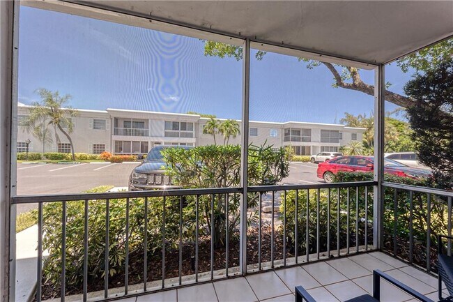 Building Photo - 6295 Bay Club Dr