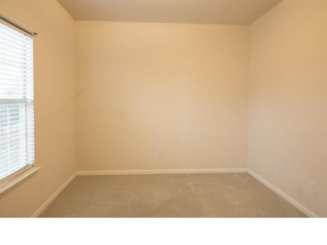 Building Photo - 4325 Palmdale Dr