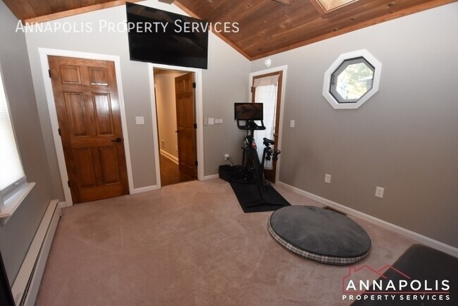 Building Photo - 1200 Bay Highlands Dr