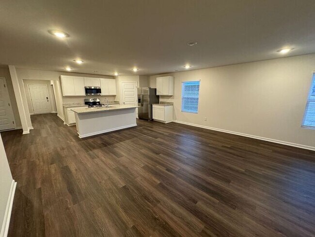 Building Photo - MOVE IN SPECIAL-Beautiful home available for rent