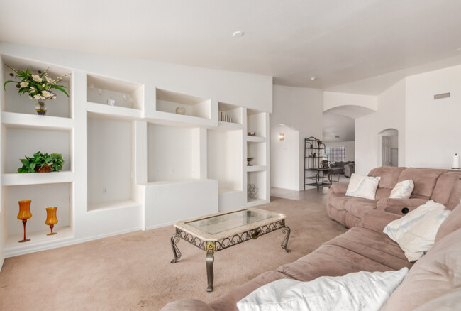 Building Photo - 608 W Rattlesnake Pl