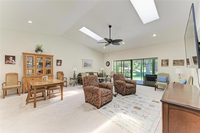 Building Photo - 3946 Wilshire Cir E