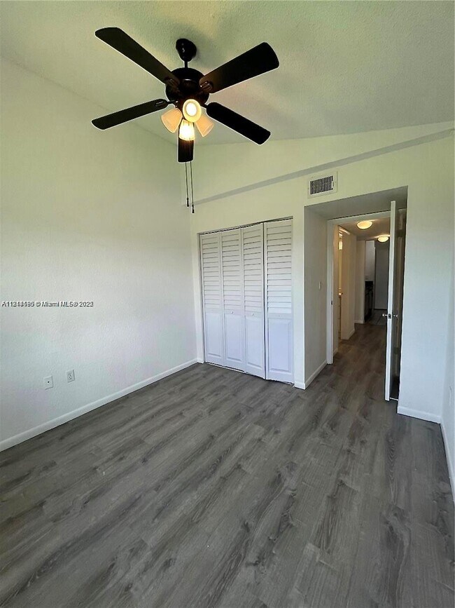 Building Photo - 2841 N Oakland Forest Dr