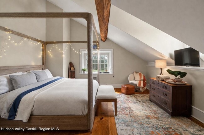 Building Photo - 48 Oak Rd