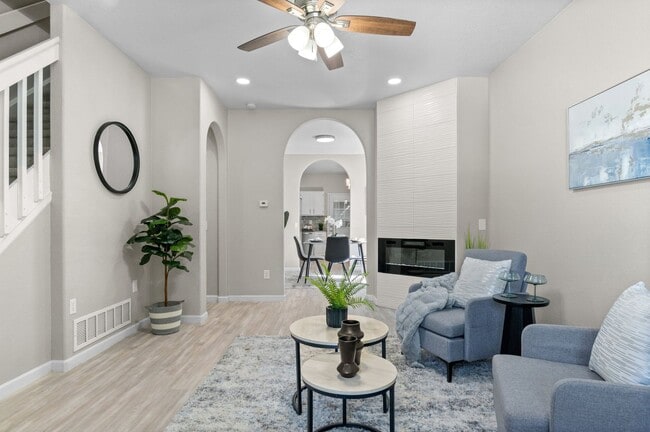 Building Photo - Contemporary Comfort Meets Convenience in ...