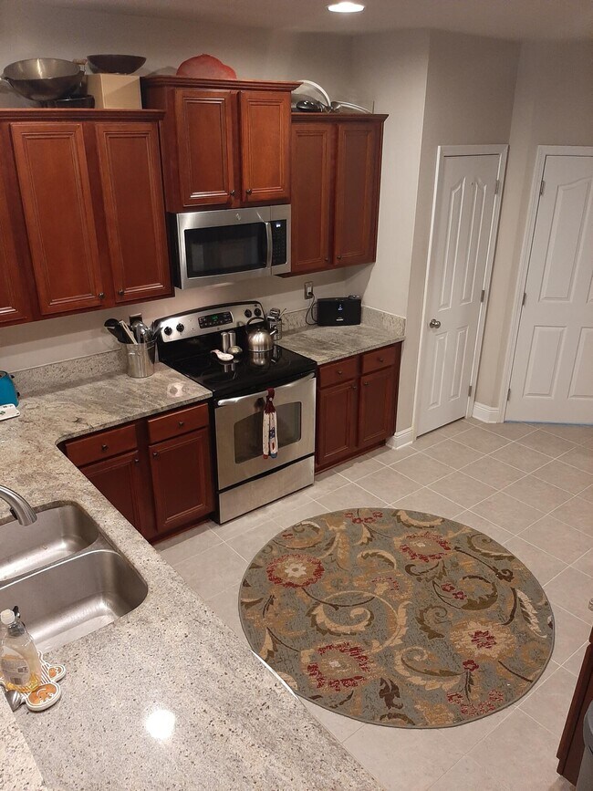 Building Photo - 554 Camellia Ct