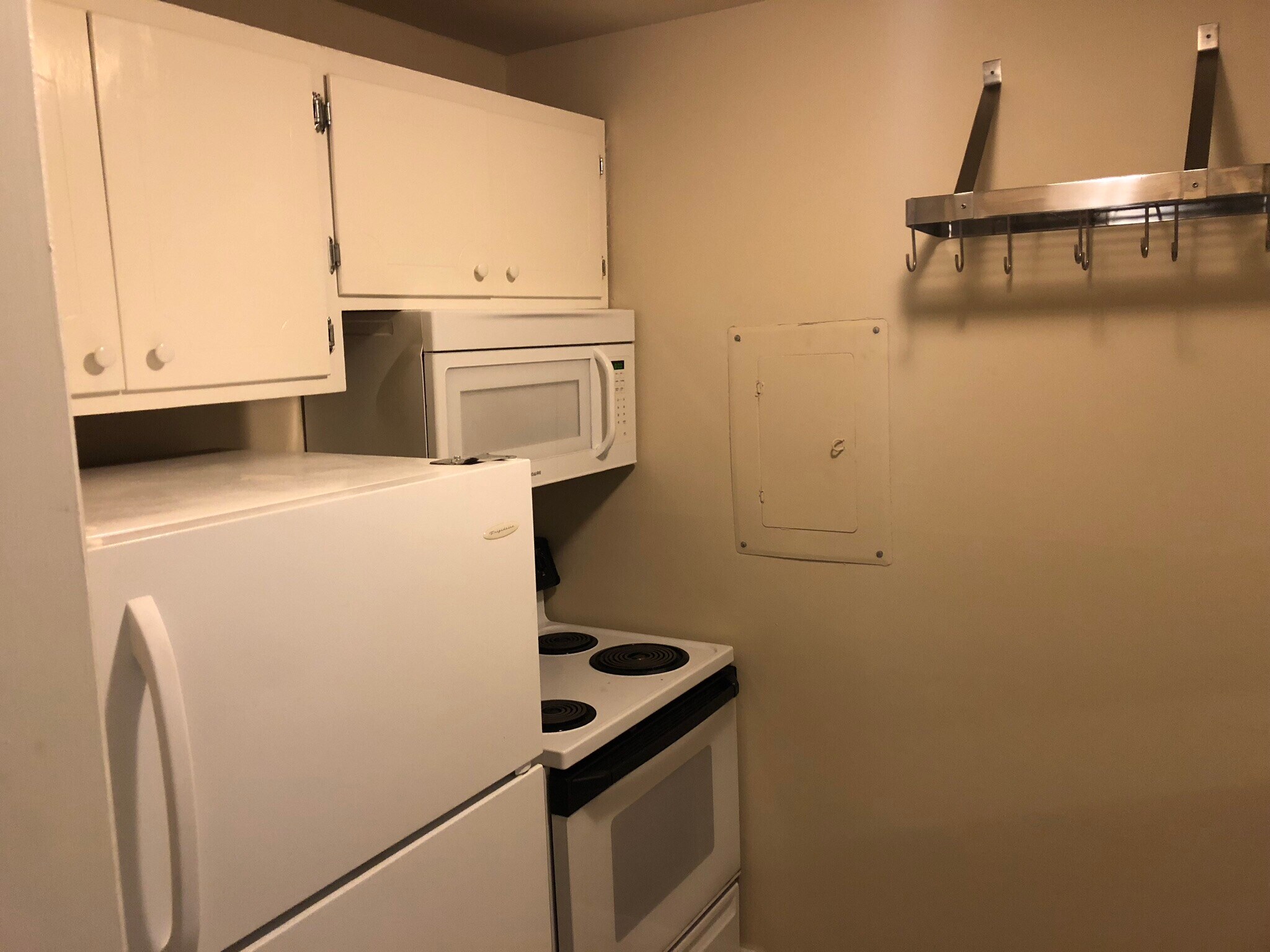 Building Photo - 2601 Hillsboro Pike