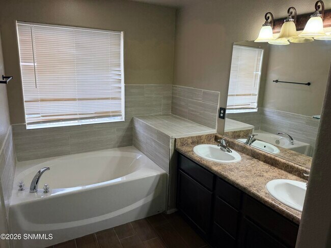 Building Photo - 1108 Kilbourne Hole Dr