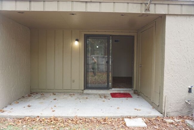 Building Photo - 2 Bedroom / 2 Bath townhouse close to NAS and interstate 95