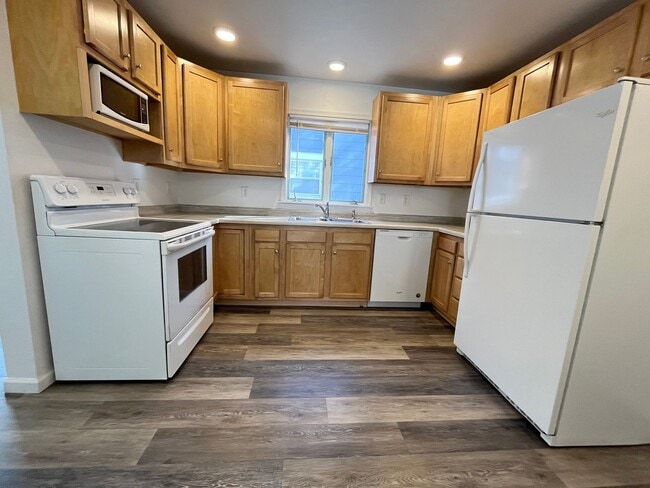 Building Photo - 815 W 11th St