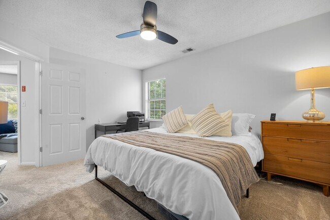 Building Photo - Bright. Spacious. Virginia Beach.