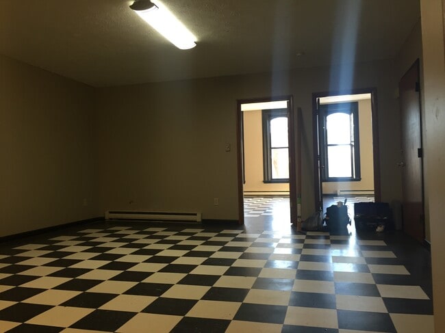 Building Photo - 57 Main St S