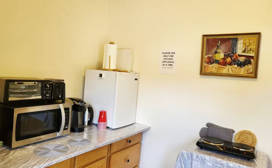 Kitchenette - 16 Federal St