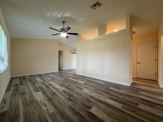 Building Photo - 18090 Avonsdale Cir
