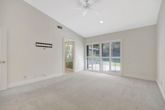 Building Photo - 13692 Cross Pointe Dr