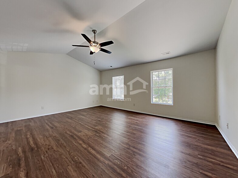 Building Photo - 8443 Redding Glen Ave